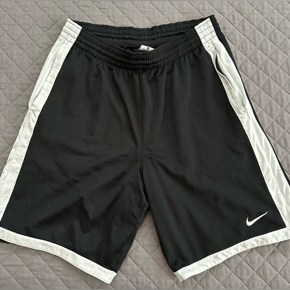 Men’s NIKE Dri-FIT Basketball Shorts | Medium | Black/White